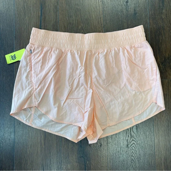 🆕 All in motion high rise 3” shorts SZ XXL - Picture 1 of 4